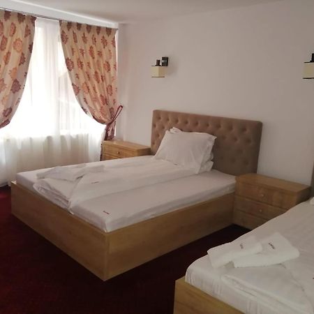 Pensiunea Rosenau Rîşnov Extérieur photo